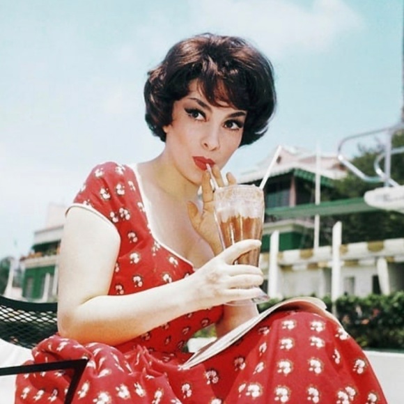 Meet your Posher, Melissa - Picture 1 of 1